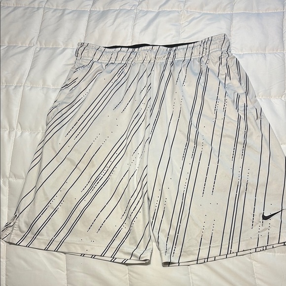 Nike Men's White and Black Striped Shorts - Picture 1 of 12